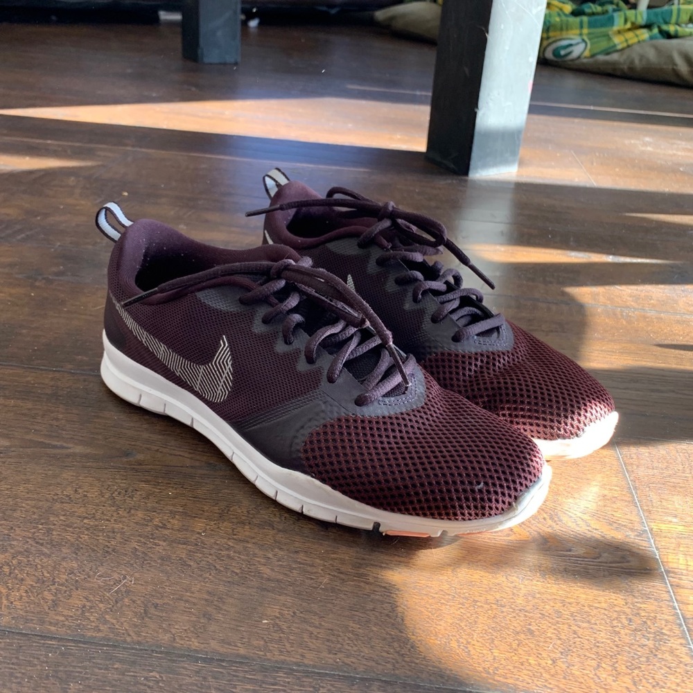 Nike tennis shoes